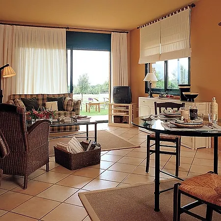 Torremirona Golf & 4* نافاتا