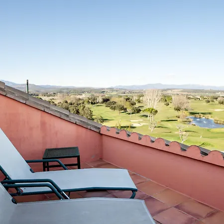 Torremirona Golf & نافاتا