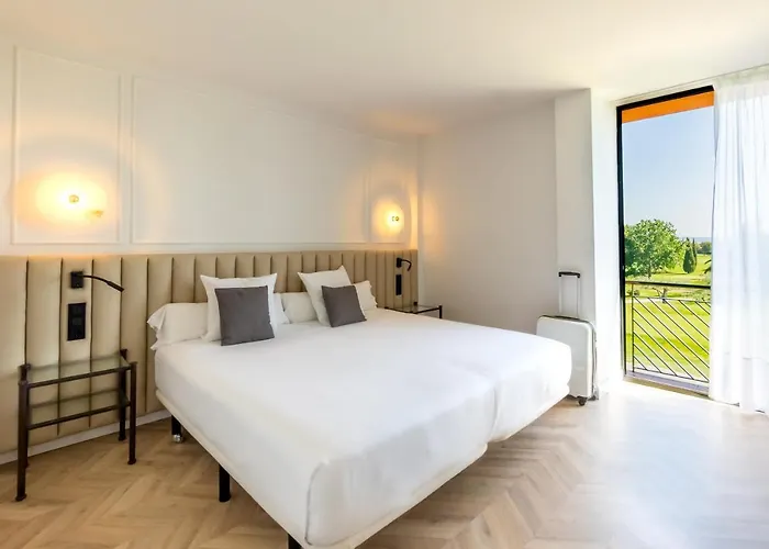 Torremirona Golf & 4* Navata