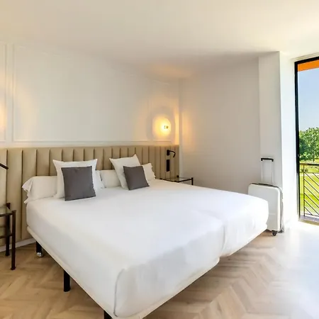 Torremirona Golf & 4* Navata